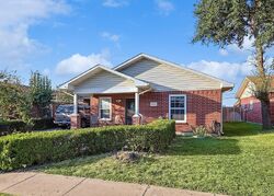 Pre-foreclosure in  Poinciana Pl Dallas, TX 75212
