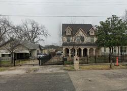 Pre-foreclosure in  S Bishop Ave Dallas, TX 75208