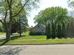 Pre-foreclosure in  Lincoln Dr N West Bend, WI 53095
