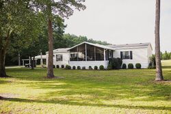 Pre-foreclosure in  NE Pampas Dr Mayo, FL 32066