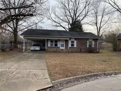 Pre-foreclosure in  Brentwood Dr Greenwood, AR 72936