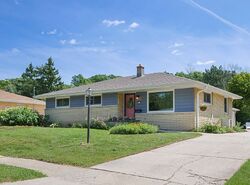 Pre-foreclosure in  Mansfield Dr Greendale, WI 53129