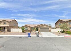 Pre-foreclosure in  Versailles St Palmdale, CA 93552