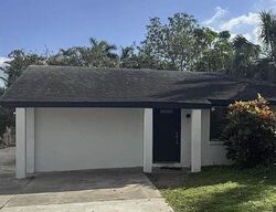 Pre-foreclosure in  Chapel Dr Sarasota, FL 34234