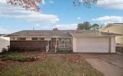 Pre-foreclosure in  E 22nd St Tulsa, OK 74114