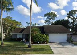 Pre-foreclosure in  Parkwood Dr West Palm Beach, FL 33411