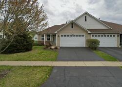 Pre-foreclosure in  Bellevue Cir Oswego, IL 60543