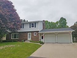 Pre-foreclosure in  Marathon St Marshfield, WI 54449