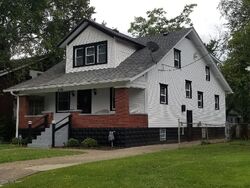 Pre-foreclosure in  Garland Ave Louisville, KY 40211