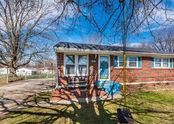 Pre-foreclosure in  Price Lane Rd Louisville, KY 40229