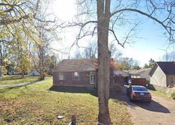 Pre-foreclosure in  Willow Ave Louisville, KY 40299