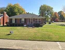 Pre-foreclosure in  Hikes Ln Louisville, KY 40218