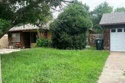 Pre-foreclosure in  Dakota St Norman, OK 73069