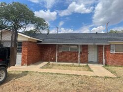Pre-foreclosure in  70th Pl Lubbock, TX 79412
