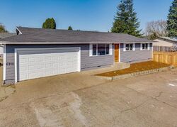 Pre-foreclosure in  SE 92nd Ave Portland, OR 97266