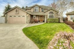 Pre-foreclosure in  Amanda Ct Central Point, OR 97502