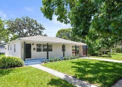Pre-foreclosure in  Essex Pl Orlando, FL 32803