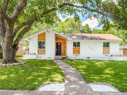 Pre-foreclosure in  Oak Meadows Dr Dallas, TX 75232