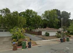 Pre-foreclosure in  Riviera Dr San Rafael, CA 94901