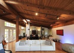 Pre-foreclosure in  Tara Dr Encino, CA 91436