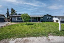  W Wren Dr, Visalia CA
