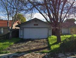 Pre-foreclosure in  N Lyndsay Way Dinuba, CA 93618