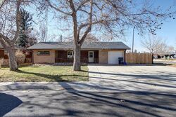 Pre-foreclosure in  S Hickory Way Littleton, CO 80120