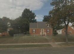 Pre-foreclosure in  Danbury Rd Richmond, VA 23234