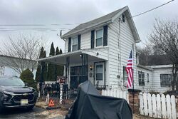Pre-foreclosure in  Winter St Easton, PA 18042