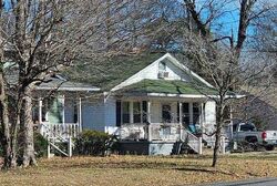 Pre-foreclosure in  LOVELACEVILLE RD Paducah, KY 42001
