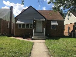 Pre-foreclosure in  PAXTON AVE Calumet City, IL 60409