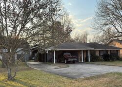 Pre-foreclosure in  Dixie Ln Alexandria, LA 71301