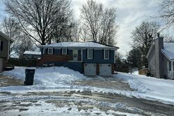 Pre-foreclosure in  Se Brownfield Ct Lees Summit, MO 64063