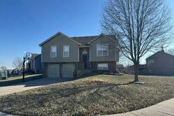 Pre-foreclosure in  E 18th St Kearney, MO 64060