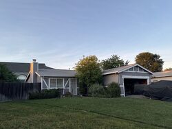 Pre-foreclosure in  W CREEKSIDE CIR Dixon, CA 95620