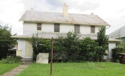 Pre-foreclosure in  W SESSOMS AVE Lake Wales, FL 33853