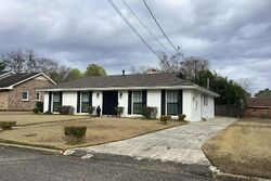Pre-foreclosure in  Windwood Dr Montgomery, AL 36116
