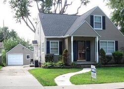 Pre-foreclosure in  E Richwoods Blvd Peoria, IL 61603