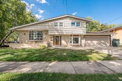Pre-foreclosure in  173rd St Lansing, IL 60438