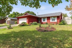 Pre-foreclosure in  Park Ridge Dr Urbana, IL 61802