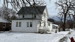 Pre-foreclosure in  Gideon Ave Zion, IL 60099