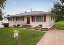 Pre-foreclosure in  7th St W Rock Island, IL 61201