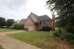 Pre-foreclosure in  Lauren Ln Olive Branch, MS 38654
