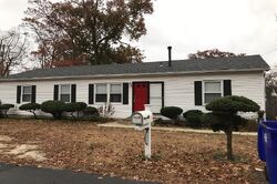 Pre-foreclosure in  LINDEN AVE Brick, NJ 08723