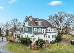 Pre-foreclosure in  Winchester Ave Martinsburg, WV 25401
