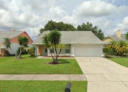 Pre-foreclosure in  Lindenhurst Pl Tampa, FL 33634