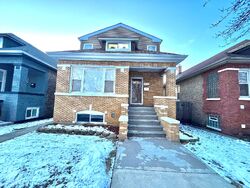 Pre-foreclosure in  S ESSEX AVE Chicago, IL 60617
