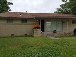 Pre-foreclosure in  E 27TH ST Tulsa, OK 74114