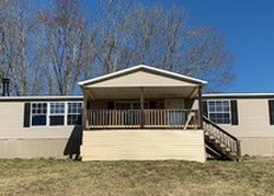 Pre-foreclosure in  OAKLAND WAY Bybee, TN 37713