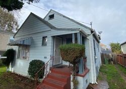 Pre-foreclosure in  99TH AVE Oakland, CA 94603